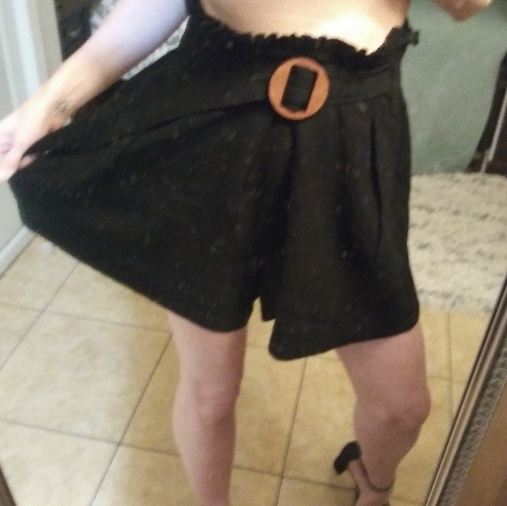 Shorts with belt